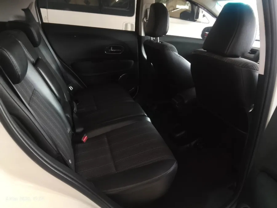 Foto Mobil Bekas Kabin Belakang Honda HR-V 1.5 E tahun 2016