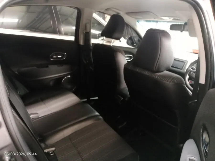 Foto Mobil Bekas Kabin Belakang Honda HR-V 1.5 E tahun 2016