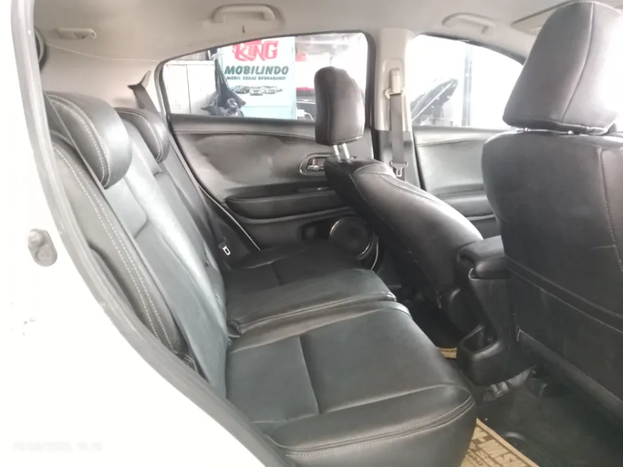 Foto Mobil Bekas Kabin Belakang Honda HR-V 1.5 E tahun 2016