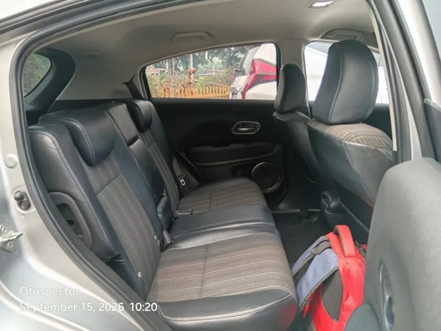 Foto Mobil Bekas Kabin Belakang Honda HR-V 1.5 E tahun 2016