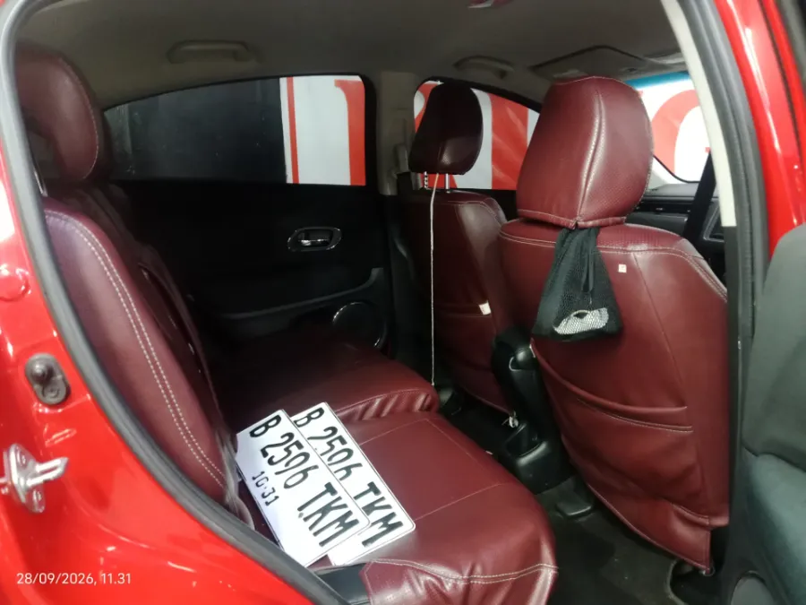 Foto Mobil Bekas Kabin Belakang Honda HR-V 1.5 E tahun 2016