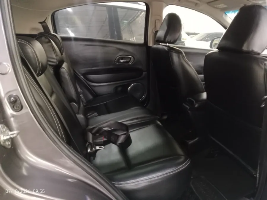 Foto Mobil Bekas Kabin Belakang Honda HR-V 1.5 E tahun 2016