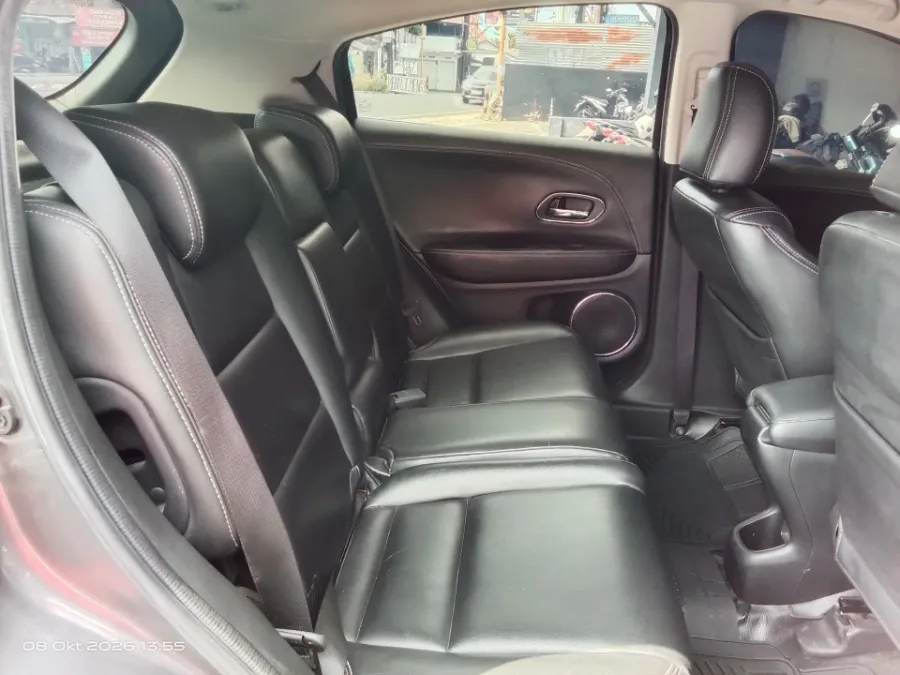 Foto Mobil Bekas Kabin Belakang Honda HR-V 1.5 E tahun 2016