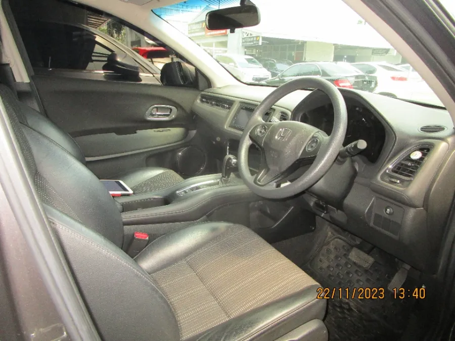 Foto Mobil Bekas Kabin Depan Honda HR-V 1.5 E tahun 2016