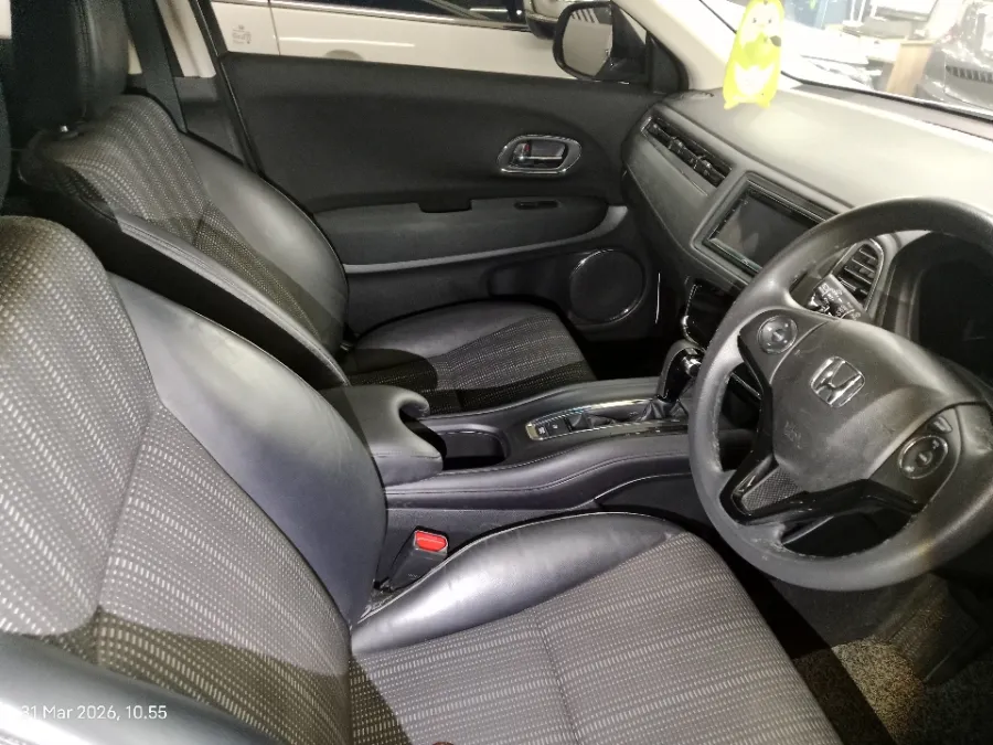 Foto Mobil Bekas Kabin Depan Honda HR-V 1.5 E tahun 2016