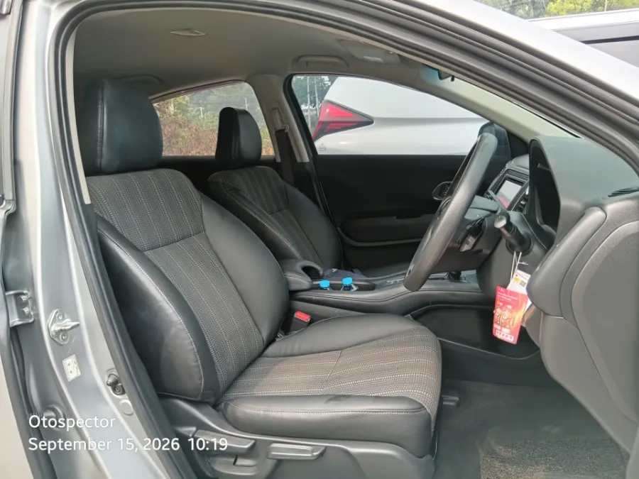 Foto Mobil Bekas Kabin Depan Honda HR-V 1.5 E tahun 2016