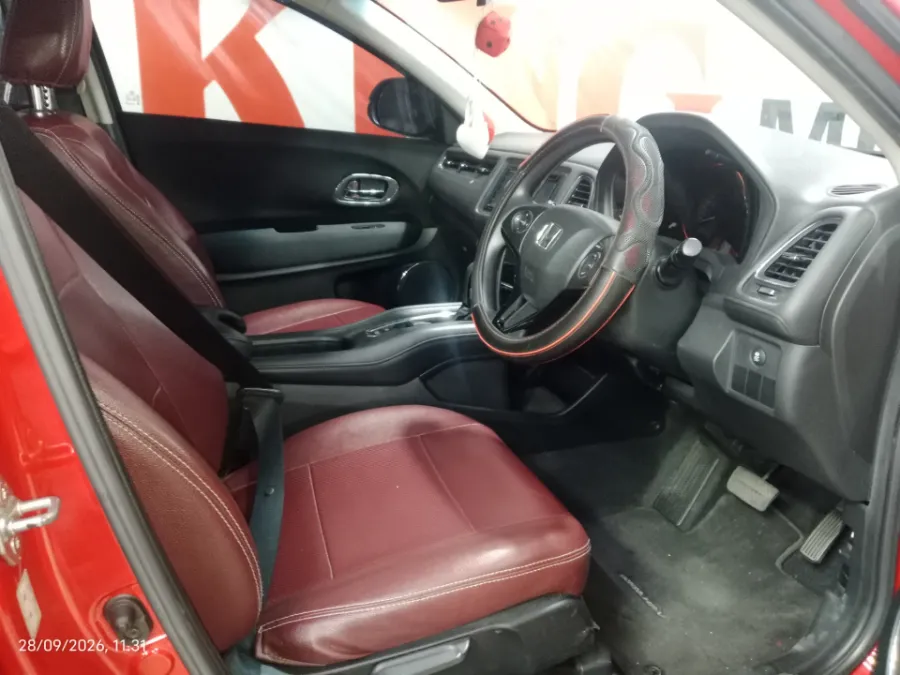 Foto Mobil Bekas Kabin Depan Honda HR-V 1.5 E tahun 2016