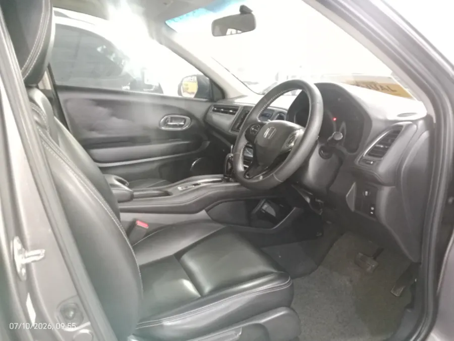 Foto Mobil Bekas Kabin Depan Honda HR-V 1.5 E tahun 2016