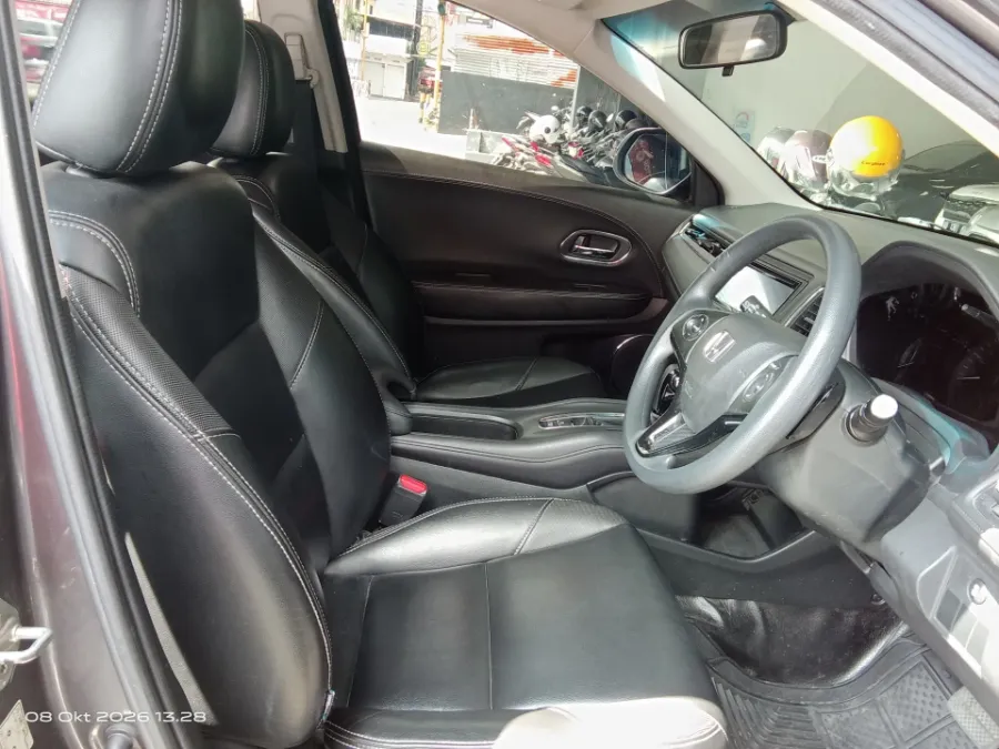 Foto Mobil Bekas Kabin Depan Honda HR-V 1.5 E tahun 2016