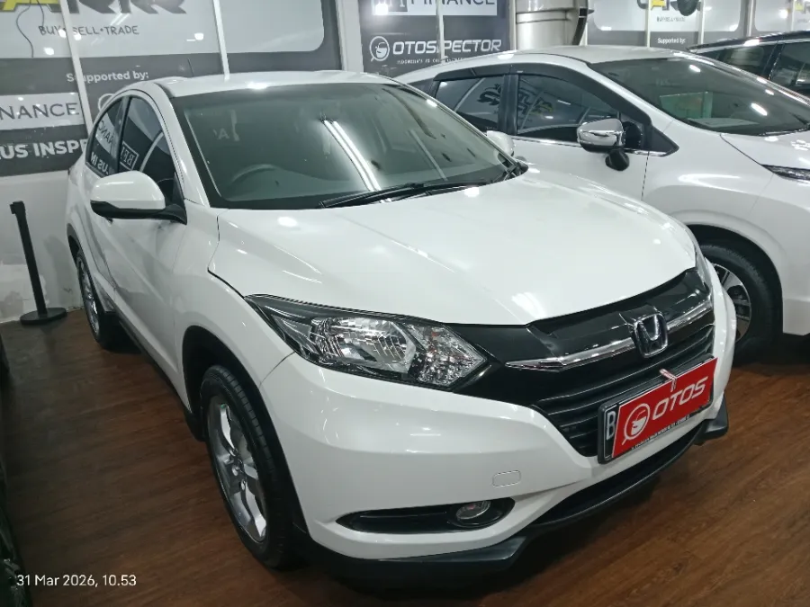 Foto Mobil Bekas Kanan Depan Honda HR-V 1.5 E tahun 2016
