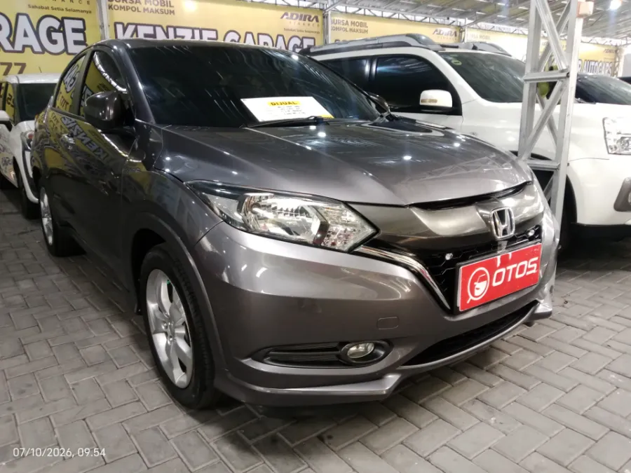 Foto Mobil Bekas Kanan Depan Honda HR-V 1.5 E tahun 2016