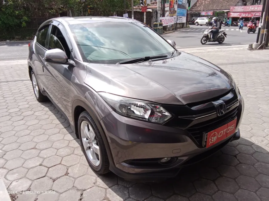 Foto Mobil Bekas Kanan Depan Honda HR-V 1.5 E tahun 2016