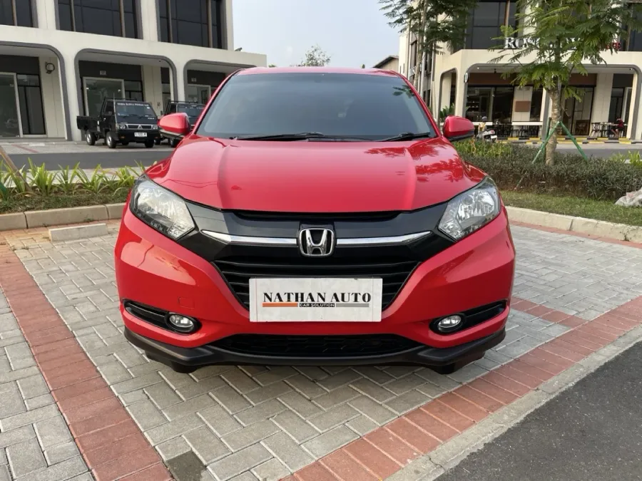 Foto Mobil Bekas Tampak Depan Honda HR-V 1.5 E tahun 2016