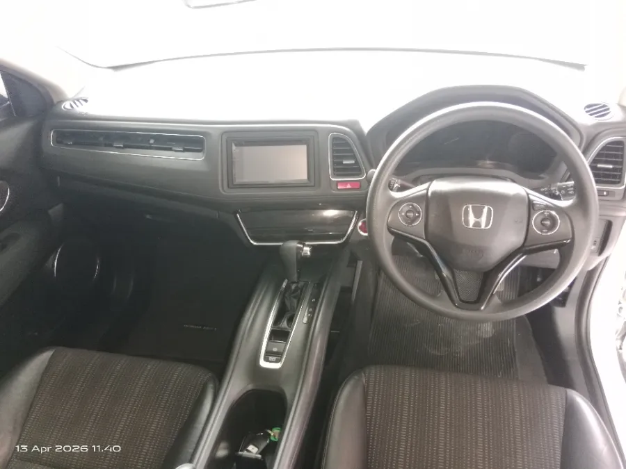 Foto Mobil Bekas Dashboard Honda HR-V 1.5 E tahun 2017