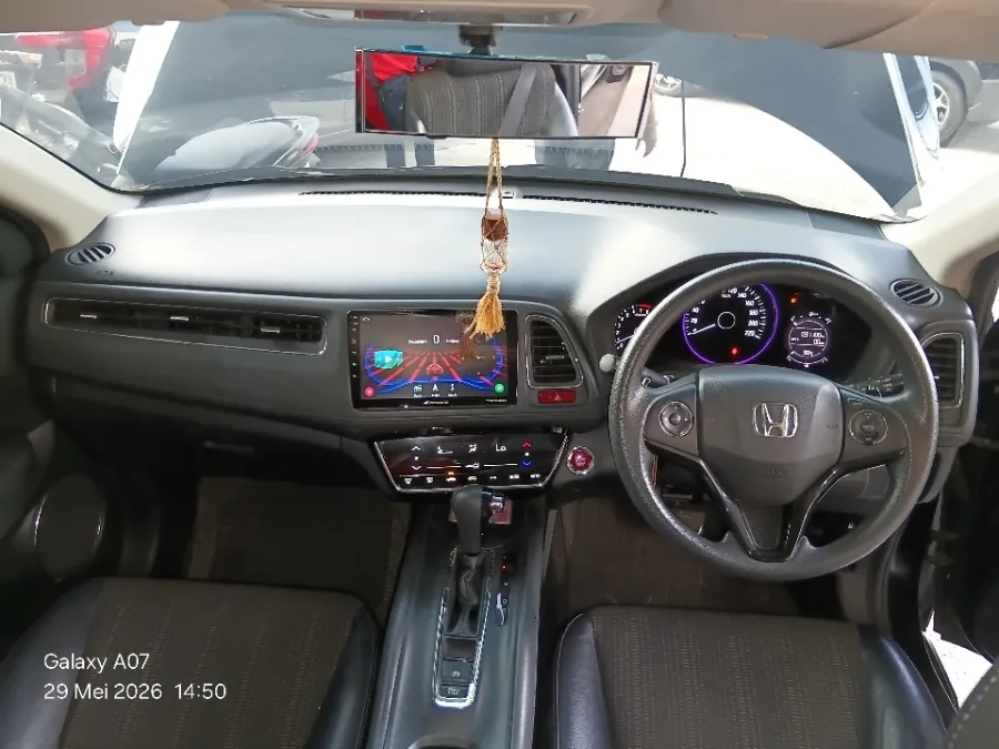 Foto Mobil Bekas Dashboard Honda HR-V 1.5 E tahun 2017