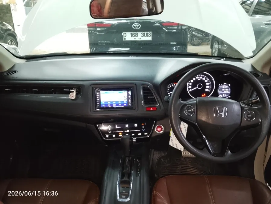Foto Mobil Bekas Dashboard Honda HR-V 1.5 E tahun 2017