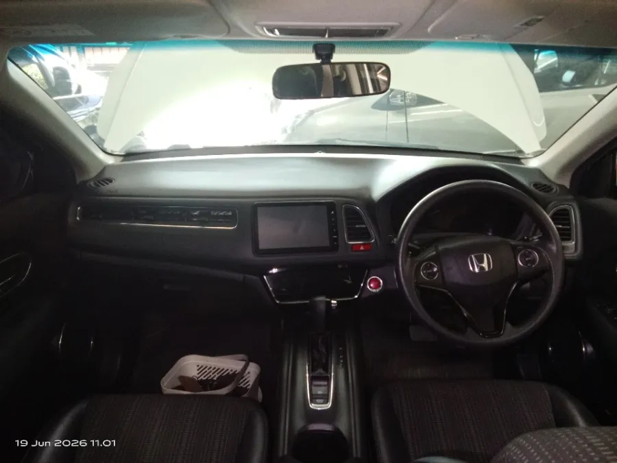 Foto Mobil Bekas Dashboard Honda HR-V 1.5 E tahun 2017