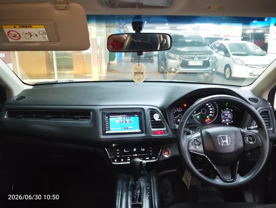 Foto Mobil Bekas Dashboard Honda HR-V 1.5 E tahun 2017