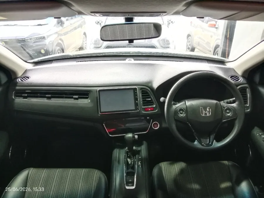 Foto Mobil Bekas Dashboard Honda HR-V 1.5 E tahun 2017