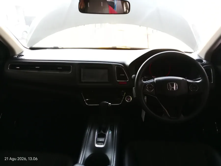 Foto Mobil Bekas Dashboard Honda HR-V 1.5 E tahun 2017