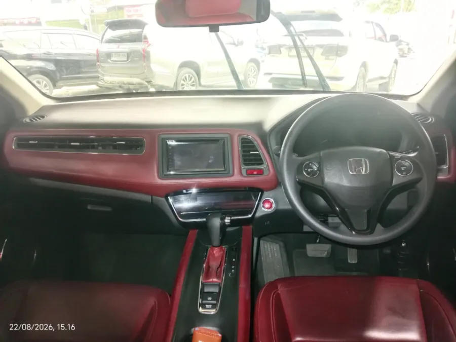 Foto Mobil Bekas Dashboard Honda HR-V 1.5 E tahun 2017