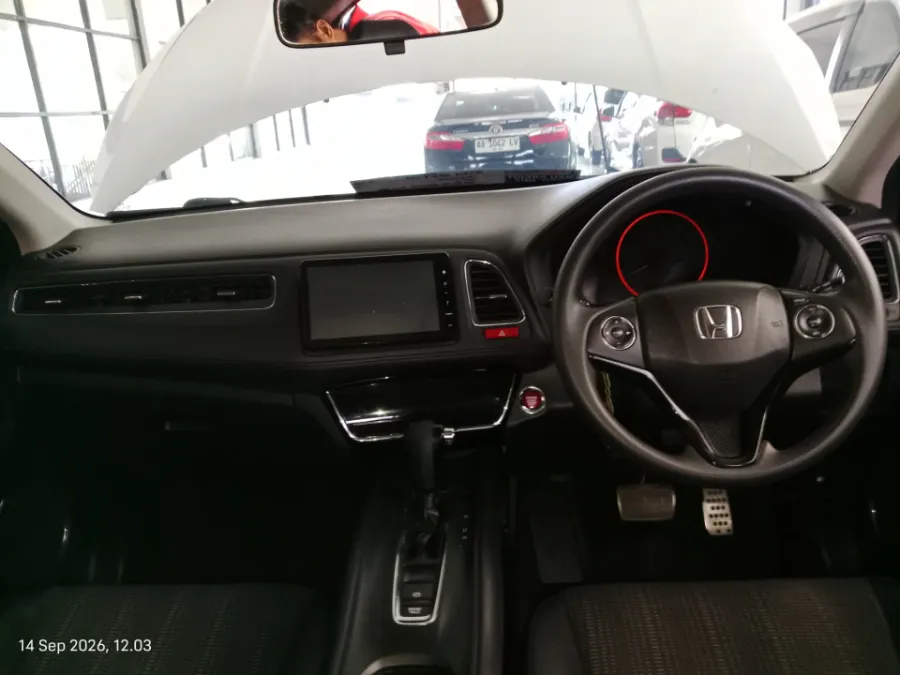 Foto Mobil Bekas Dashboard Honda HR-V 1.5 E tahun 2017