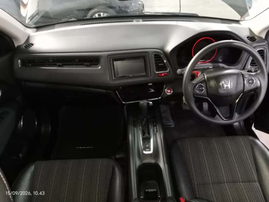 Foto Mobil Bekas Dashboard Honda HR-V 1.5 E tahun 2017
