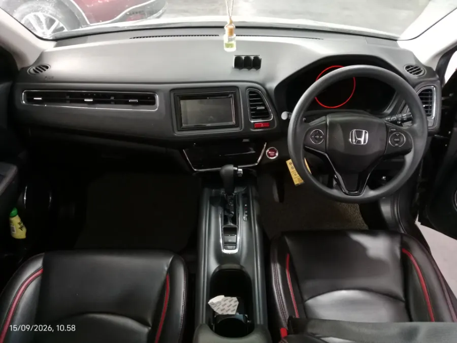 Foto Mobil Bekas Dashboard Honda HR-V 1.5 E tahun 2017