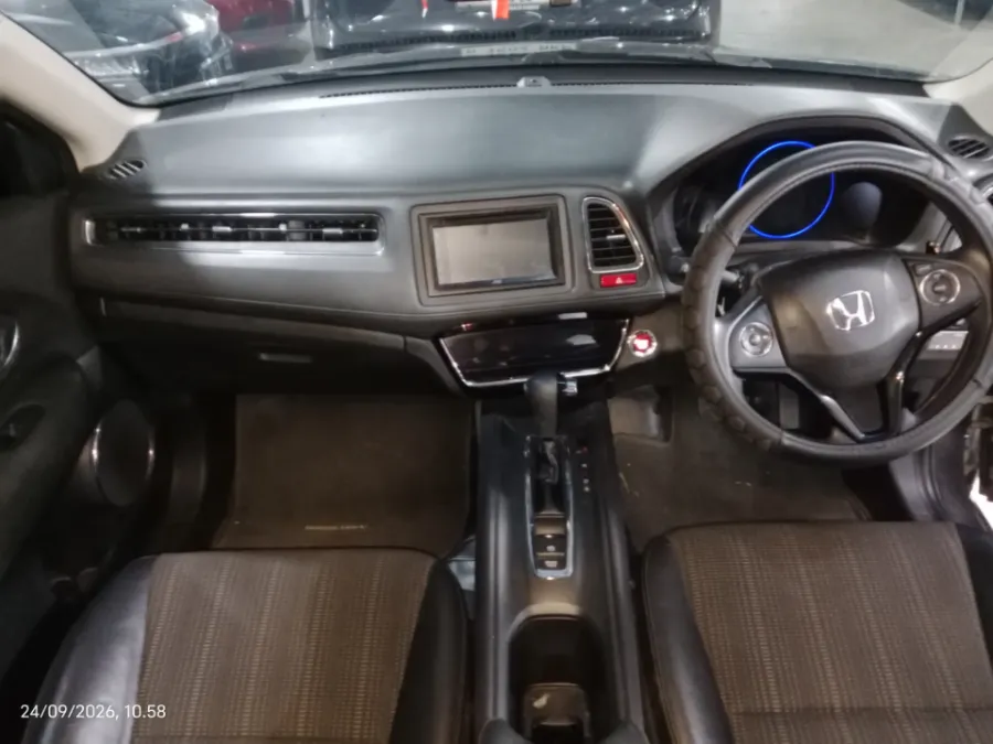 Foto Mobil Bekas Dashboard Honda HR-V 1.5 E tahun 2017