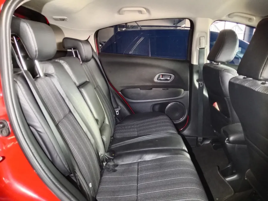 Foto Mobil Bekas Kabin Belakang Honda HR-V 1.5 E tahun 2017