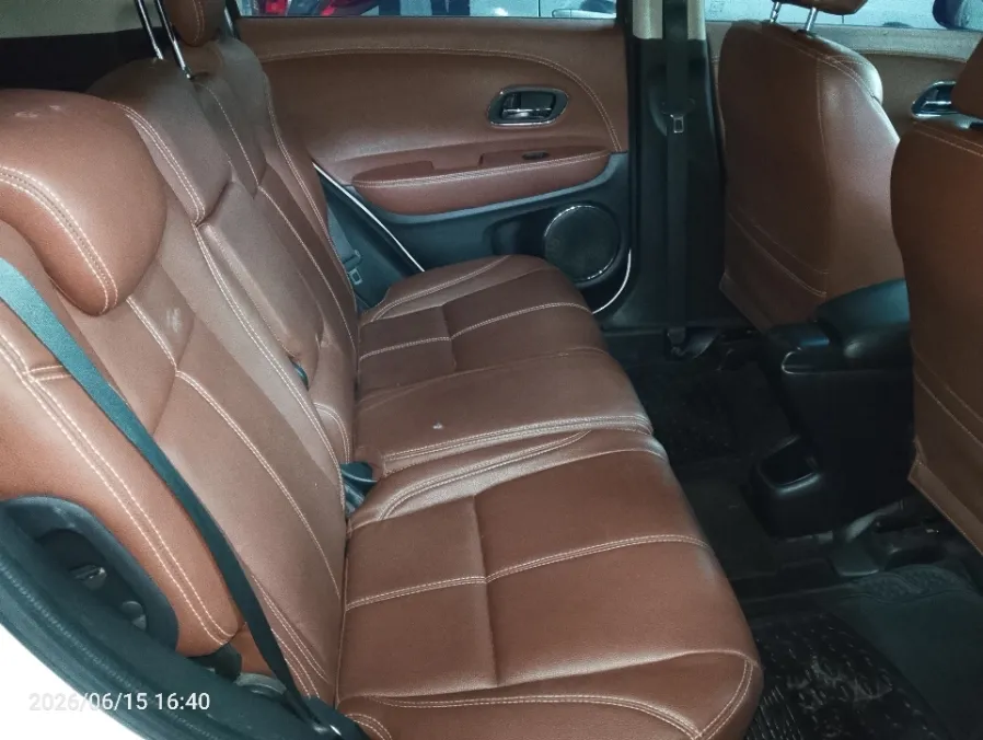 Foto Mobil Bekas Kabin Belakang Honda HR-V 1.5 E tahun 2017