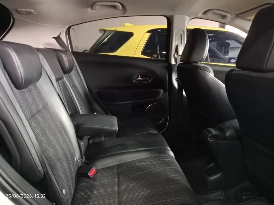 Foto Mobil Bekas Kabin Belakang Honda HR-V 1.5 E tahun 2017