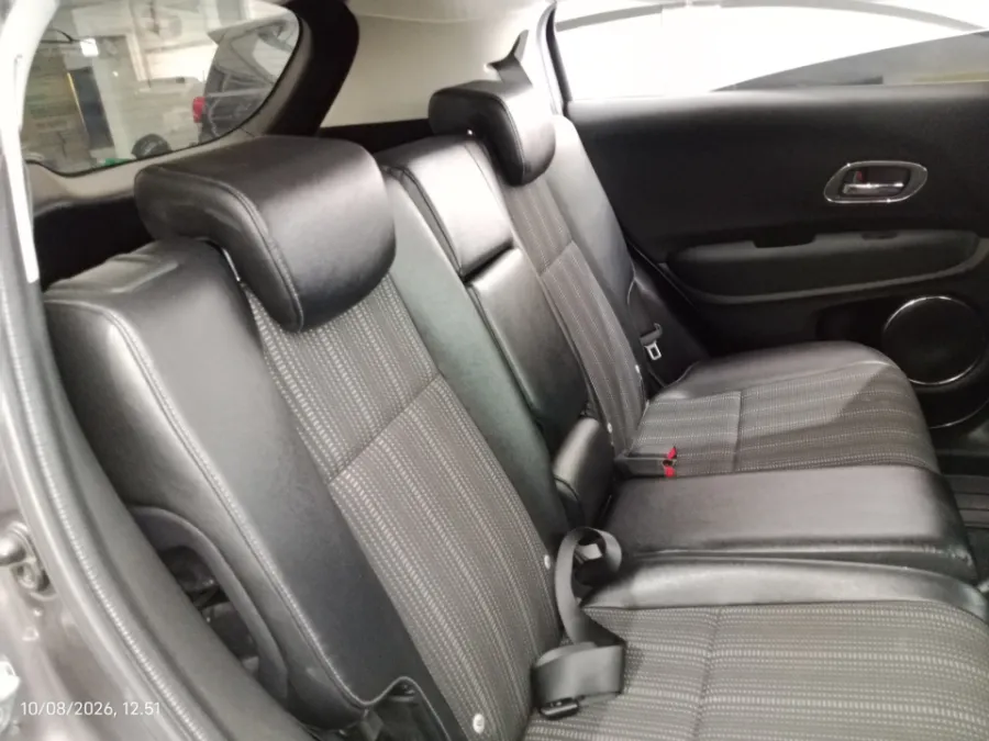 Foto Mobil Bekas Kabin Belakang Honda HR-V 1.5 E tahun 2017