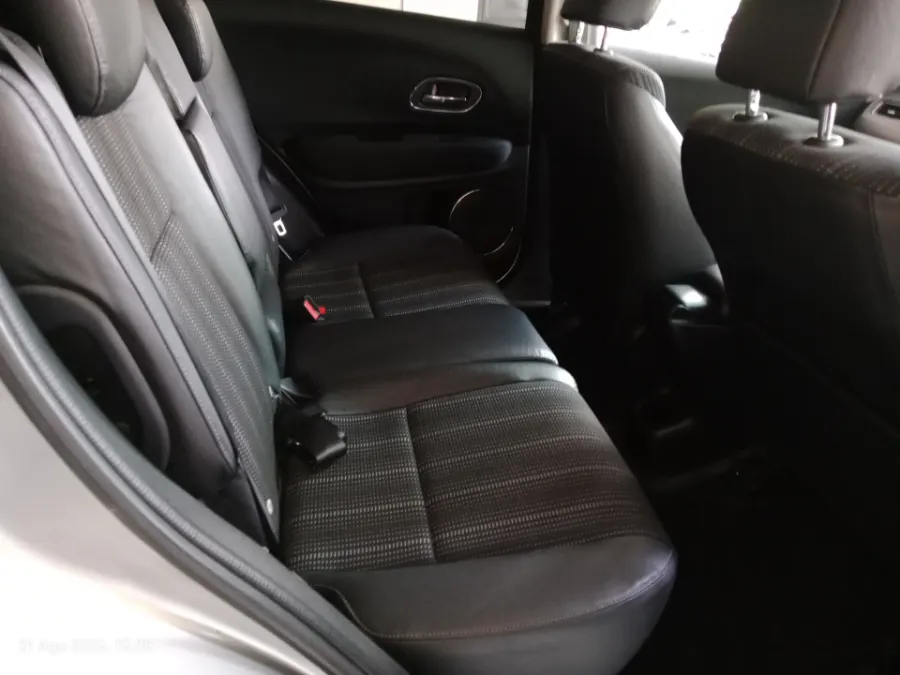 Foto Mobil Bekas Kabin Belakang Honda HR-V 1.5 E tahun 2017