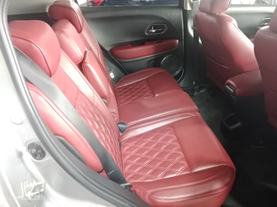 Foto Mobil Bekas Kabin Belakang Honda HR-V 1.5 E tahun 2017