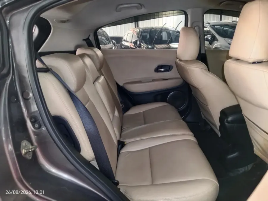 Foto Mobil Bekas Kabin Belakang Honda HR-V 1.5 E tahun 2017