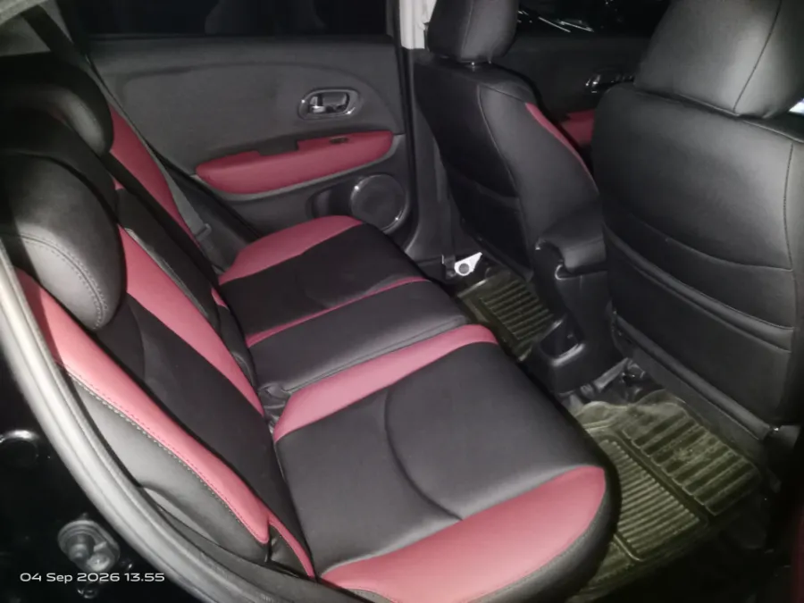 Foto Mobil Bekas Kabin Belakang Honda HR-V 1.5 E tahun 2017