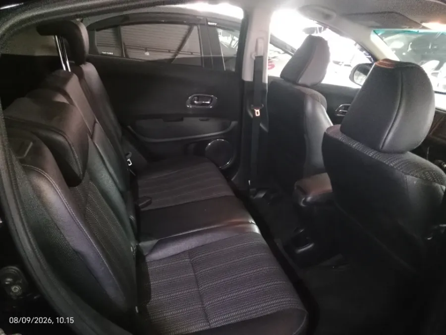 Foto Mobil Bekas Kabin Belakang Honda HR-V 1.5 E tahun 2017