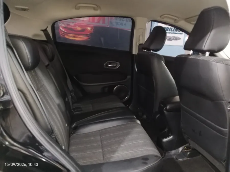 Foto Mobil Bekas Kabin Belakang Honda HR-V 1.5 E tahun 2017