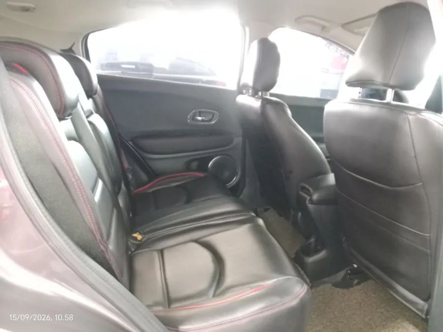 Foto Mobil Bekas Kabin Belakang Honda HR-V 1.5 E tahun 2017