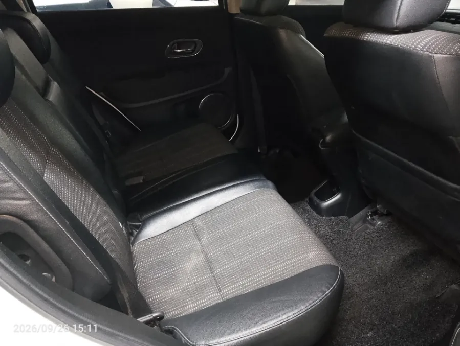 Foto Mobil Bekas Kabin Belakang Honda HR-V 1.5 E tahun 2017