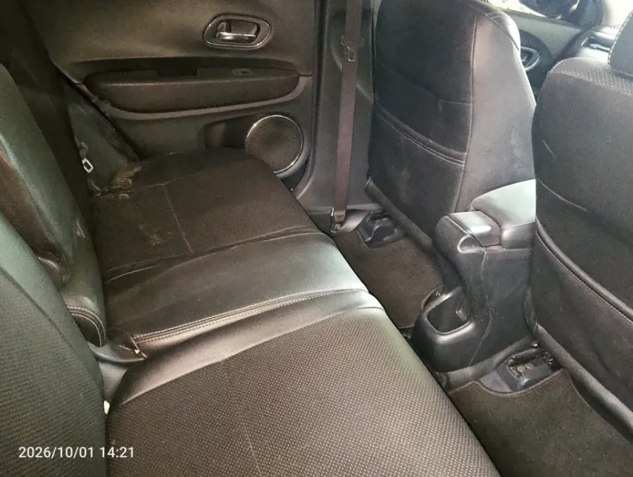 Foto Mobil Bekas Kabin Belakang Honda HR-V 1.5 E tahun 2017