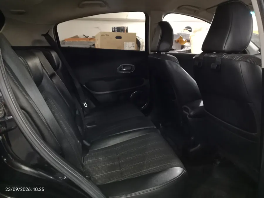 Foto Mobil Bekas Kabin Belakang Honda HR-V 1.5 E tahun 2017