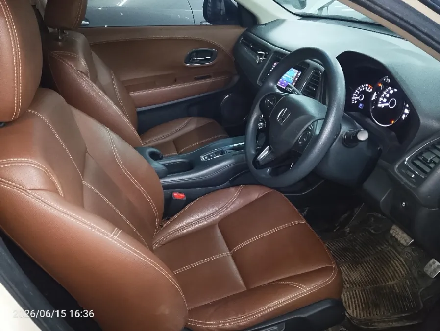 Foto Mobil Bekas Kabin Depan Honda HR-V 1.5 E tahun 2017