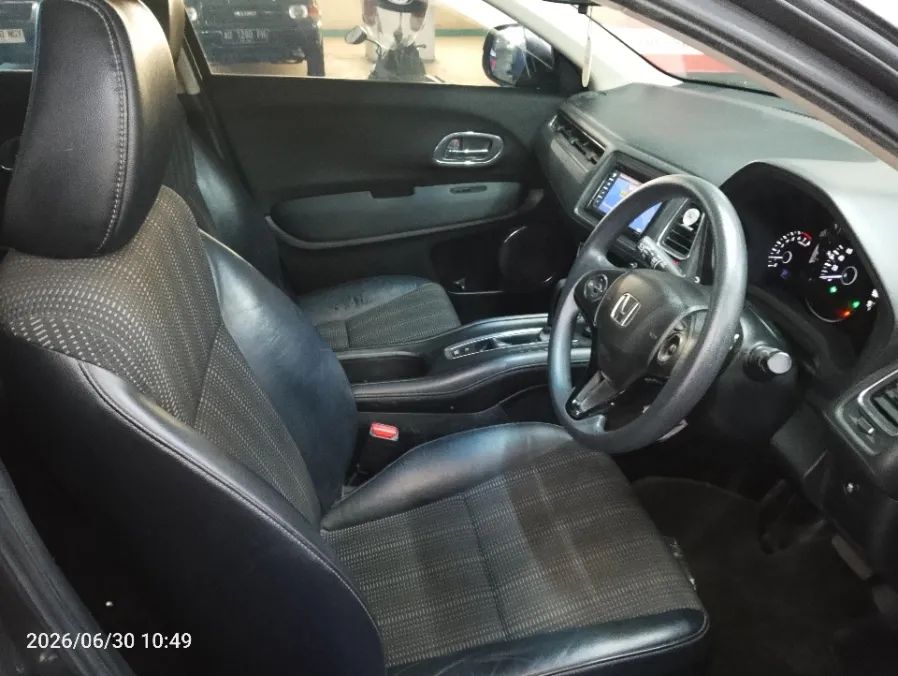 Foto Mobil Bekas Kabin Depan Honda HR-V 1.5 E tahun 2017