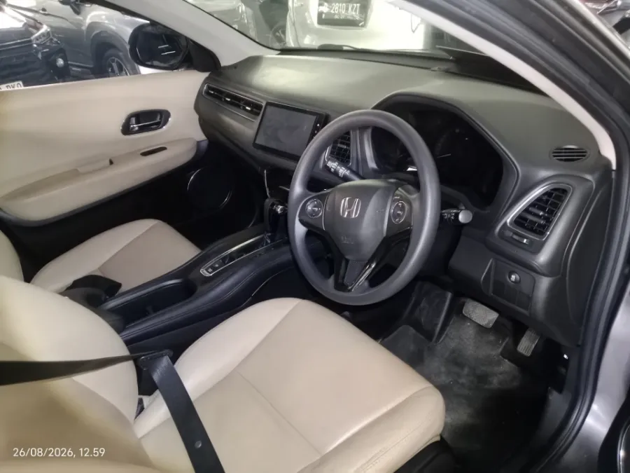 Foto Mobil Bekas Kabin Depan Honda HR-V 1.5 E tahun 2017