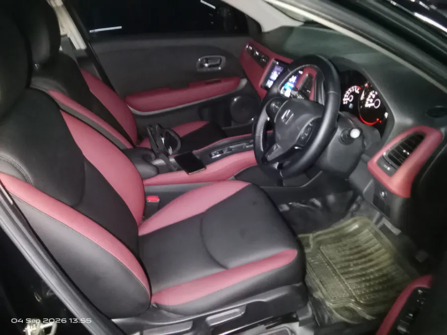 Foto Mobil Bekas Kabin Depan Honda HR-V 1.5 E tahun 2017