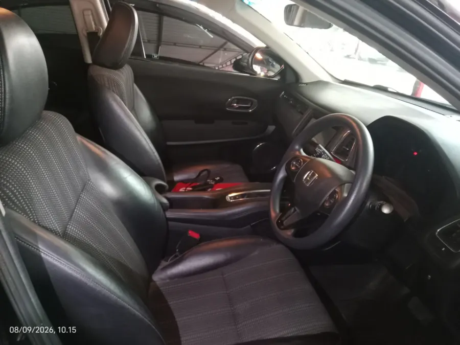Foto Mobil Bekas Kabin Depan Honda HR-V 1.5 E tahun 2017