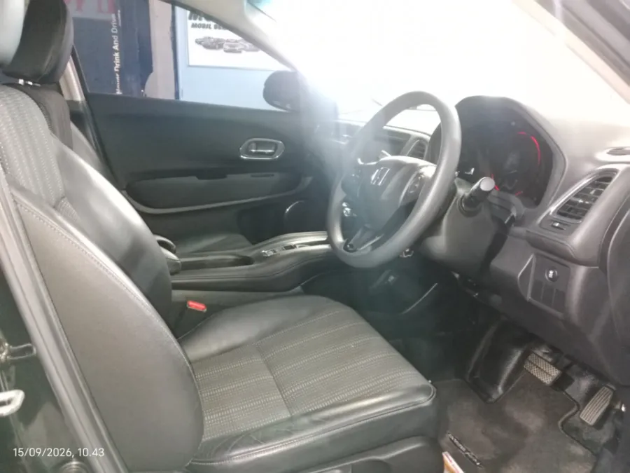 Foto Mobil Bekas Kabin Depan Honda HR-V 1.5 E tahun 2017