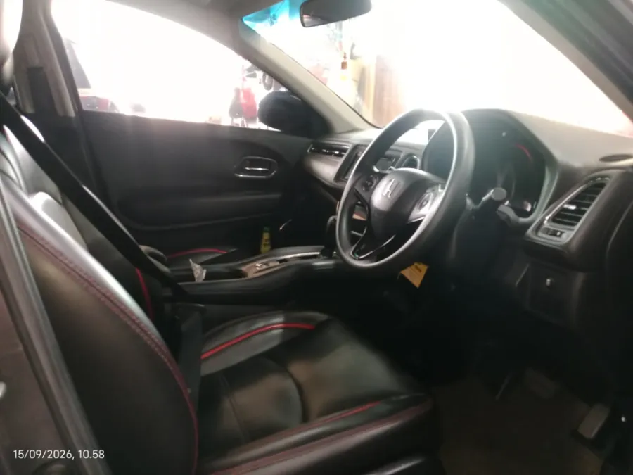 Foto Mobil Bekas Kabin Depan Honda HR-V 1.5 E tahun 2017